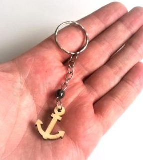 Přívěsek na klíče - dřevěná kotva (D383)