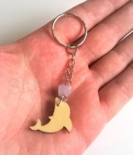 Přívěsek na klíče - dřevěný delfín (D384)