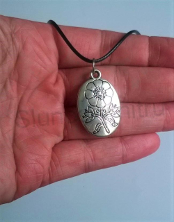 Náhrdelník s přívěškem kytička (BD349) 