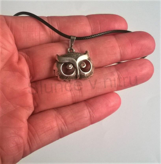Náhrdelník s přívěškem sova s kaminky (BD351) 