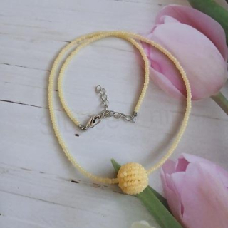 Korálkový náhrdelník béžový (BD396)