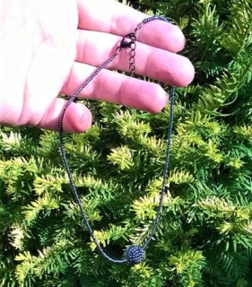 Korálkový náhrdelník v šedostříbrné barvě (BD397)