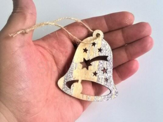 Dřevěná vánoční ozdoba zvoneček s glitry (H180)