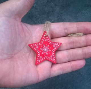 Dřevěná vánoční  hvězdička - červená (H187)