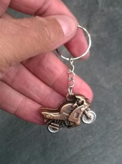 Klíčenka Motorka 3D bronzová (D429)