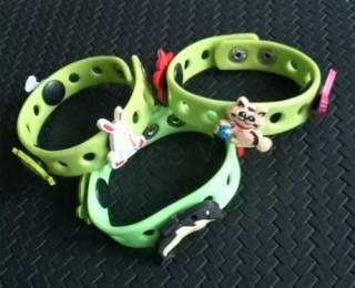 Dětský silikonový náramek s ozdůbkami (BC104)