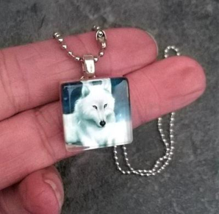 Náhrdelník s přívěškem vlka ve dřevě (BD423)