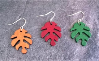 Dřevěné náušnice lístek z chirurgické oceli (BB519)