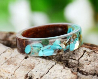 Dřevěný prsten s pryskyřicí (PP113)