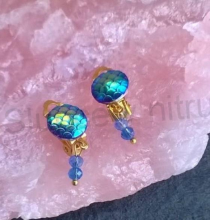 Náušnice klipsy s dračím vzorem měnicí a swarovski korálky 1,2 x 3 cm (BB535)