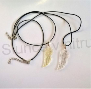 Orgonitový přívěšek andělská křídla s koženou šňůrkou (PP122)