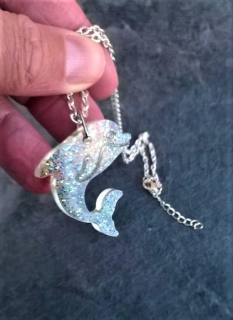 Orgonitový přívěšek Delfín s řetízkem postříbřeno (PP123)