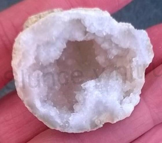 Sněžný Křišťál geoda 37,9g (Maroko) (X653)