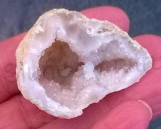 Sněžný Křišťál geoda 28,3g  (Maroko) (X657)