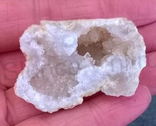 Sněžný Křišťál geoda 32,8g (Maroko) (X659)