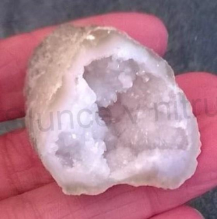 Sněžný Křišťál geoda 33,3g  (Maroko) (X662)