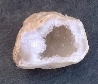 Sněžný Křišťál geoda 65,9g  (Maroko) (X663)