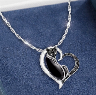 Náhrdelník s přívěškem kočka, kočička s krystalky do tvaru srdce (BD447)
