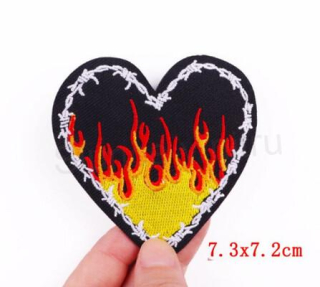 Moto nášivka ohnivé srdce 7,3 x 7,2 cm (C563)