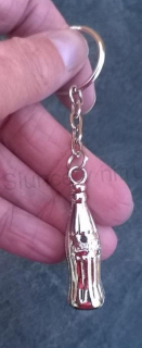 Přívěsek na klíče - Láhev Coca Cola z nerez oceli (D658)