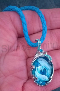 Náhrdelník s přívěškem oválku s delfíny (BD490)