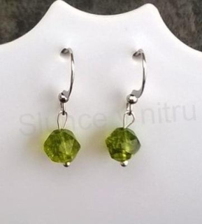 Minerální olivínové fasetované náušnice platinové (X696)