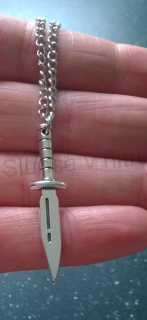 Náhrdelník s přívěškem dýka (BD497)