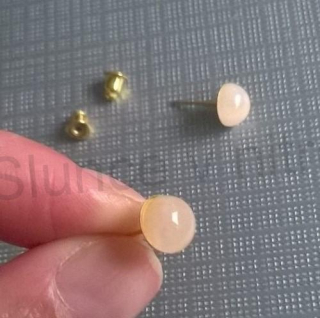 Puzetové náušnice růženínové 8 x 8 mm (X825)