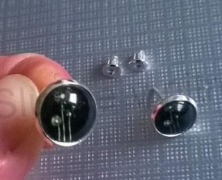 Puzetové náušnice z chirurgické oceli kytičkové (BB639)