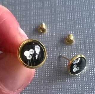 Puzetové náušnice z chirurgické oceli kytičkové (BB642)