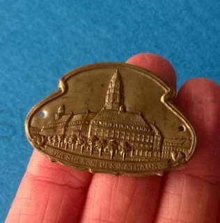 Turistický štítek na hůl - Dresden. Neues Rathaus (MB253)
