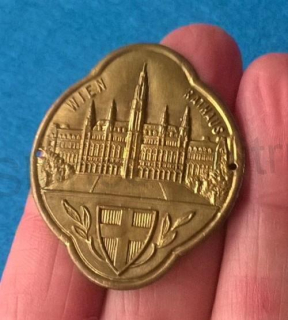 Turistický štítek na hůl - Wien Rathaus (MB309)
