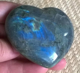 Labradorit srdce 175,8 g (Madagaskar) (X945)