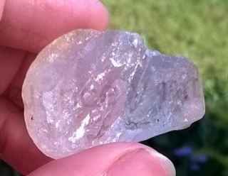 Luxusní křišťál surový polomatný a lesklý  23,3 g (Česká Republika) (X950)