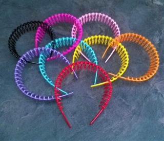 Čelenka z vlnek více barev (H323)