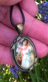 Náhrdelník s přívěškem dívky, postavy (BD540)