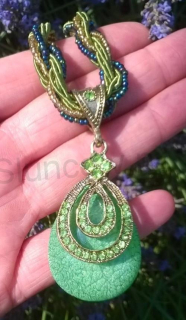 Náhrdelník s přívěškem kapky a blýskavými kamínky (BD547)