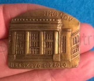 Turistický štítek na hůl - Hronov Jiráskovo Divadlo (MB567)