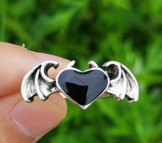 Gotický prsten Devil srdce s křídly (BP396)