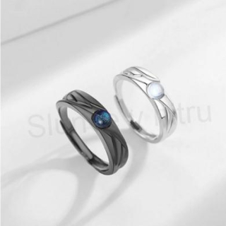 Nastavitelné snubní prsteny Jin a Jang s kamínkem imitace opálu (BP398)
