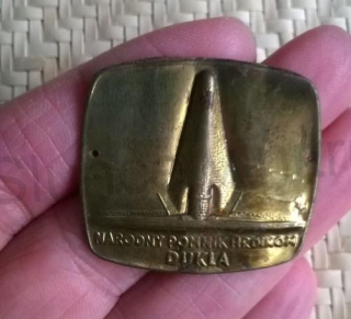 Turistický štítek na hůl - Národní Pomník Hrdinom Dukla (MB747)