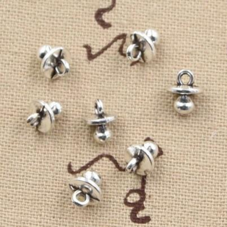 Přívěsek Dudlík - 9 x 7 mm (AA303)