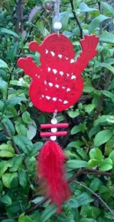 Dřevěné výřezy - závěsná ozdoba Ježíšek, mikuláš s peříčkem (V59)