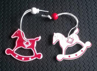 Dřevěné vánoční malované ozdoby koníček (H354)