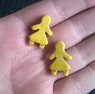 Tyrkysová panenka z minerálů - 23 x 16 mm žlutá (X1239)