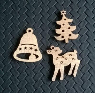 Dřevěné výřezy - vánoční ozdoby, přívěsky 3 kusy v balení (V98)