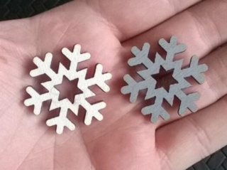 Dřevěné výřezy - vánoční ozdoby vločka (V105)