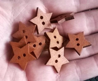 Dřevěné výřezy - hvězdička knoflík 2 cm hnědý (V121)
