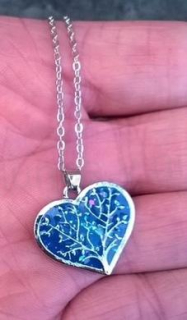 Opálový minerální náhrdelník ve tvaru srdce – strom života (X1285)