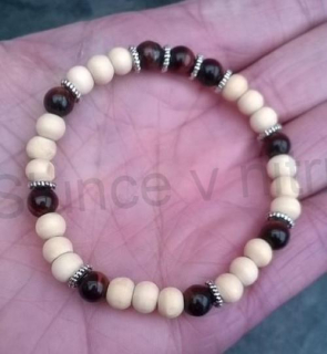 Minerální náramek byčí oko se dřevem a ozdobami (X1291)